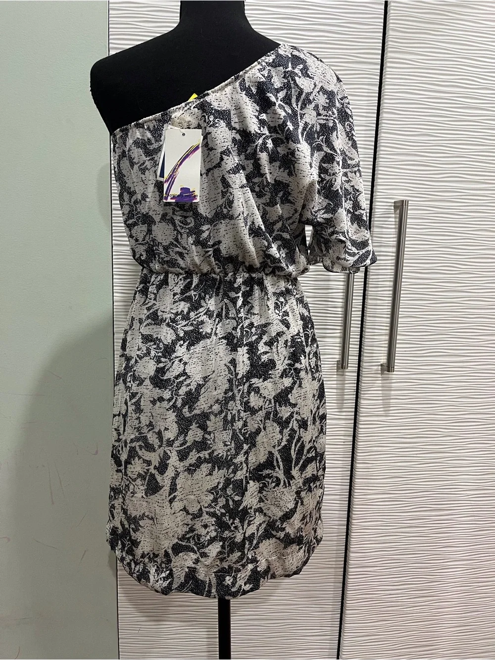 imaginary voyage Black & White One-Shoulder Floral Mini Dress
